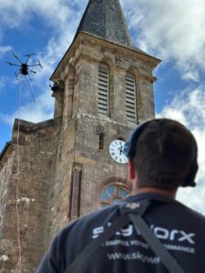 photo nettoyage drone batiment historique Skyworx